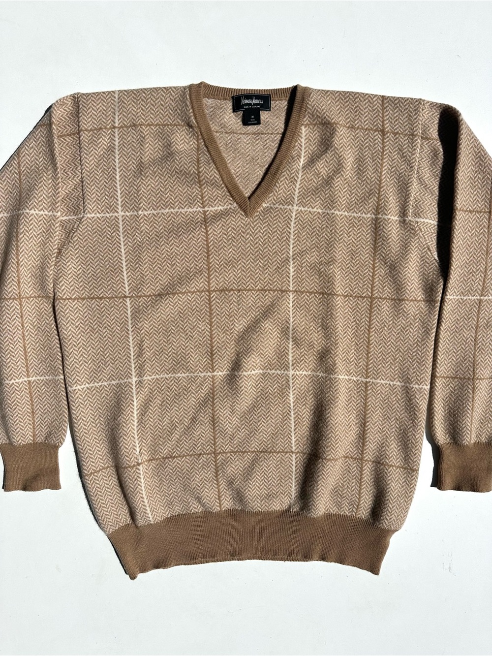 New Neiman Marcus Scottish Cashmere Herringbone Tan and Cream V-Neck Sweater, M
